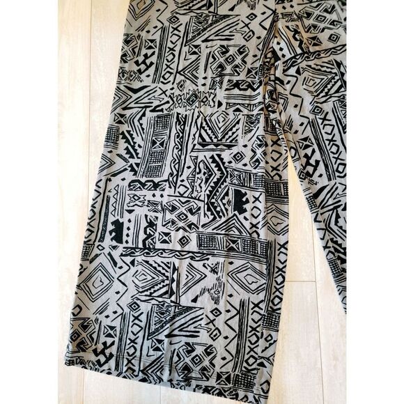 Chico's Travelers 3 Black & Gray Geometric Cropped Pants XL Pull-ON - Picture 3 of 7